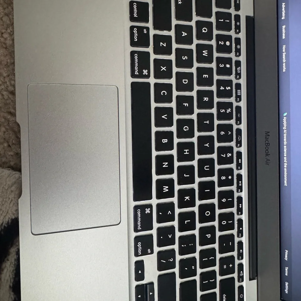 Apple MacBook Air 11” Silver with Charger
